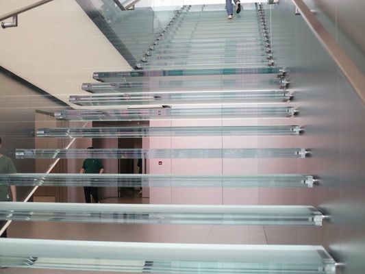 La balaustra Frameless trasparente ha curvato il vetro laminato