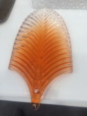 Il candeliere variopinto artistico smussa i mestieri rifrangenti del vetro macchiato